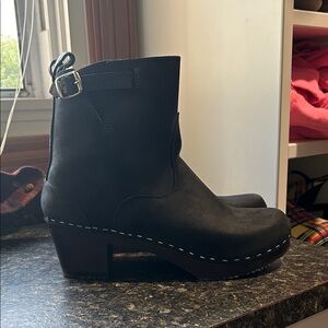 Sandgrens black clog boots